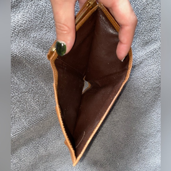 *AUTHENTIC* YSL Kiss Lock Brown Leather Wallet - Picture 7 of 9